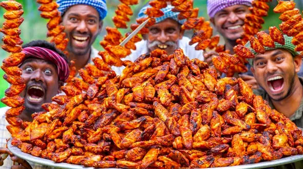 طبیعت هند و هنر آشپزی روستایی؛ تهیه بال مرغ کبابی و دودی / فیلم