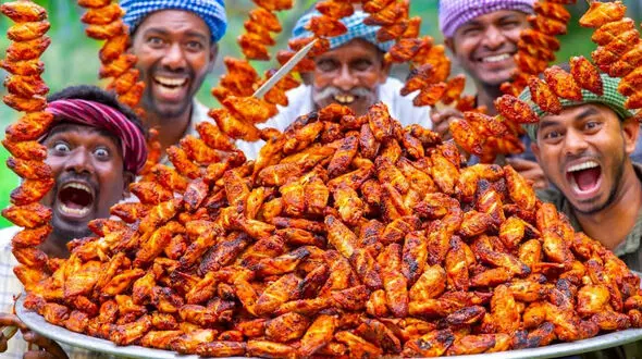 طبیعت هند و هنر آشپزی روستایی؛ تهیه بال مرغ کبابی و دودی / فیلم