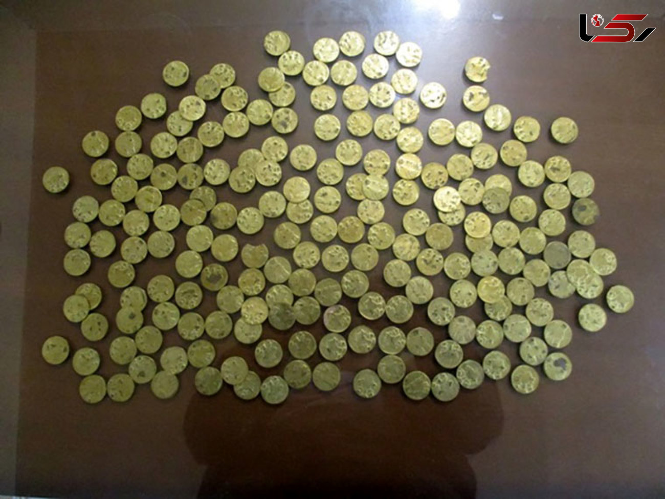کشف سکه‌های تقلبی برنج در رودسر