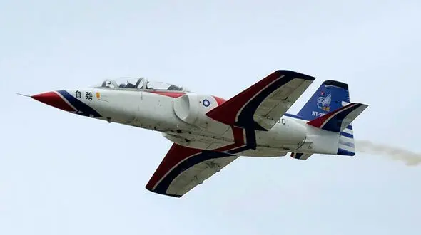 سقوط هواپیمای آموزشی یاک-130 نیروی هوایی بنگلادش