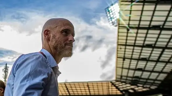 تفریح سالم سرمربی یونایتد در خیابان‌های منچستر + تصاویر