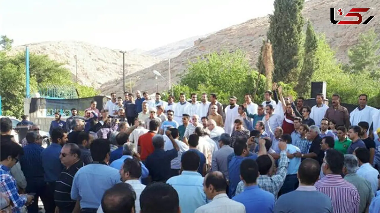 مردم کازرون برای دفاع از حریم آب شرب کفن پوش شدند +عکس