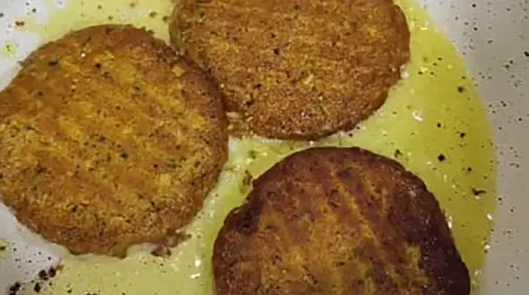 طرز تهیه همبرگر خوشمزه و سالم مخصوص گیاهخوارها / فیلم