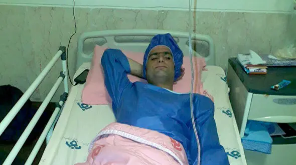 طلبه جوان برای جلوگیری از کتک خوردن زنی در خیابان مجروح شد +عکس