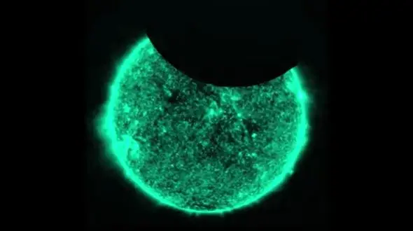 ناسا ویدئو عبور ماه از مقابل خورشید را منتشر کرد + فیلم