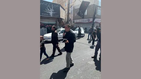 مداحی انصاری فرد در تاسوعای حسینی در دسته آذربایجانی ها 