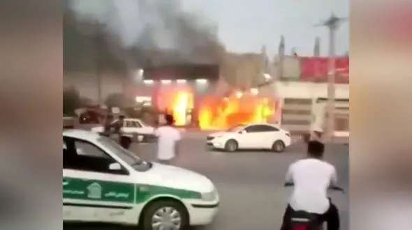 فیلم هولناک از لحظه آتش‌سوزی پمپ بنزین خوزستان