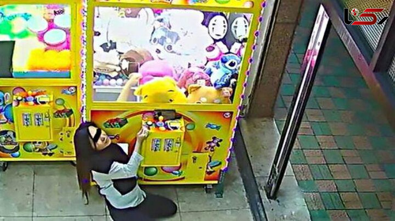 شگرد خاص زن جوان برای دزدیدن اسباب بازی+ فیلم و عکس