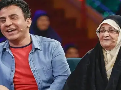 فیلم ضجه های عمو پورنگ و نعیمه نظام دوست در مراسم خاکسپاری مادرش