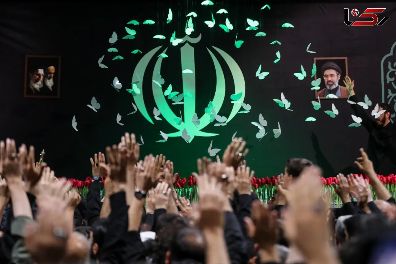 فیلم / نصب نماد «باید برخاست» در میدان انقلاب تهران همزمان با آغاز مراسم بدرقه آقای شهید ایران