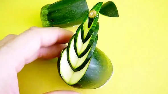 تزئین خیار به شکل پرنده / فیلم