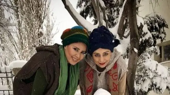 (عکس) ژست های خلاقانه یکتا ناصر و خواهرش نیکتا از دوران بارداری تا تولد فرزندانشان