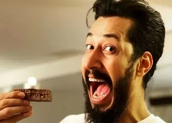 فیلم/بهرام افشاری بازیگر سریال « پایتخت» تغییر چهره داد/ آقای بازیگر در 38 سالگی با استایل منحصربه‌فرد اصلا قابل شناسایی نیست