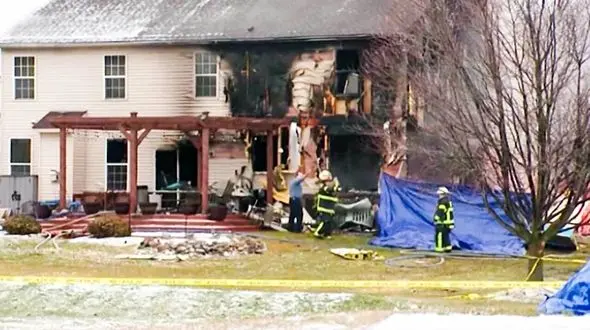 فیلم سقوط مرگبار هواپیما روی خانه ها / امریکا