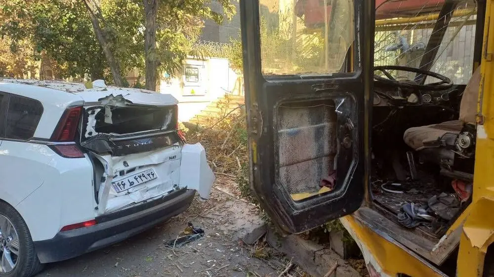 فیلم تصادف مهیب جرثقیل با چند خودرو در قلب شهر مشهد