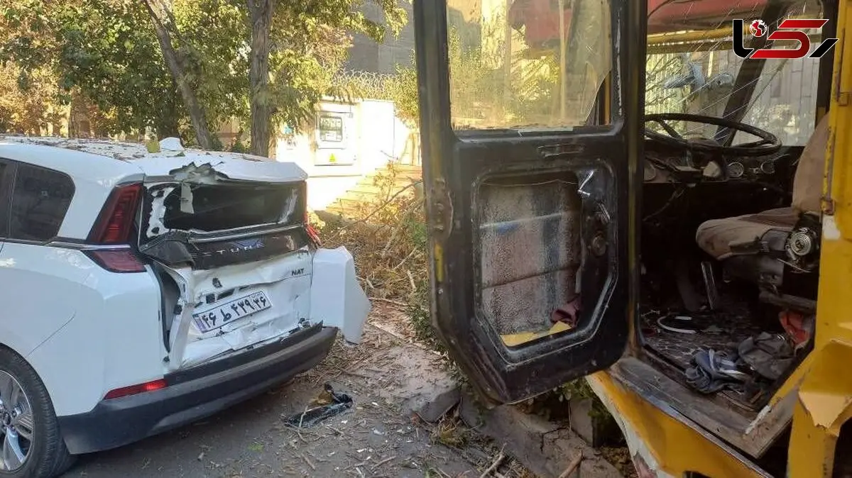 فیلم تصادف مهیب جرثقیل با چند خودرو در قلب شهر مشهد