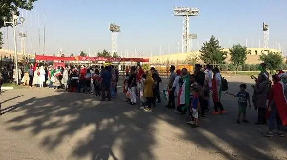 حضور خانواده‌ها در ورزشگاه آزادی قبل از بازی ایران و پرتغال