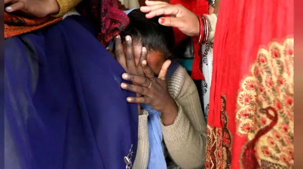 این دختر زشت را زنده نزده آتش زدند / شکیبا قربانی چهره اش شد / هند