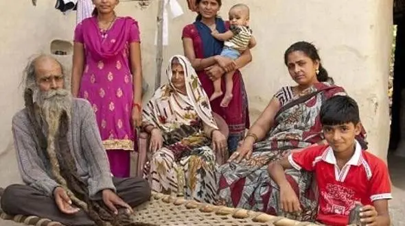 بدبوترین مرد جهان 40 سال حمام نرفت تا همسرش پسر باردار شود+تصاویر