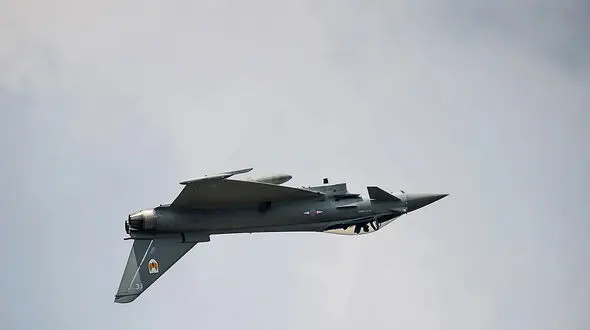 هواپیماهای جنگی بریتانیا و فرانسه تأسیسات مشکوک سلاح‌های داعش در سوریه را هدف قرار دادند