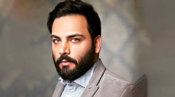 احسان علیخانی: خانم بازیگر شما کجای تلویزیون و سینما رقصیدی و خوندی که من ندیدم؛ خیلی جلوی خودمو گرفتم که بهش زنگ نزنم و چیزی بهش نگم+فیلم