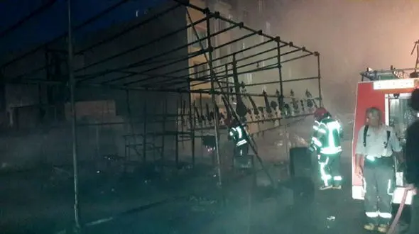 آتش سوزی در هیئت حضرت ابوالفضل (ع) روستای قمصر +فیلم و عکس