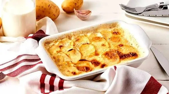 گراتن سیب زمینی با طعم دلچسب خامه و جوز هندی