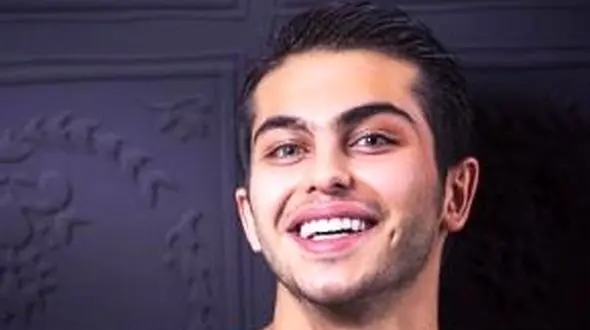 عکس/ نگاهی به استایل مدرن ارسلان‌ قاسمی با گوشواره های مردانه و زنجیر طلای بلچریا