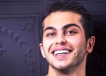 عکس/ نگاهی به استایل مدرن ارسلان‌ قاسمی با گوشواره های مردانه و زنجیر طلای بلچریا