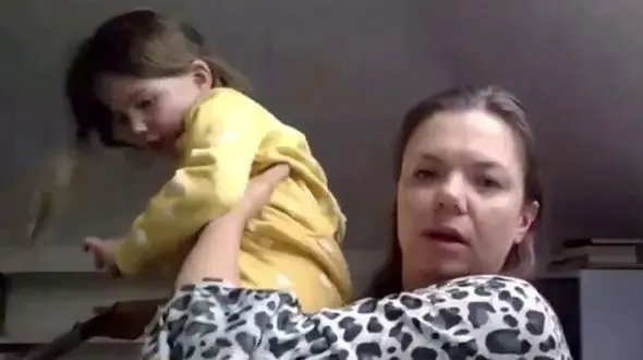 اتفاق جالب در پخش زنده تلویزیونی + فیلم