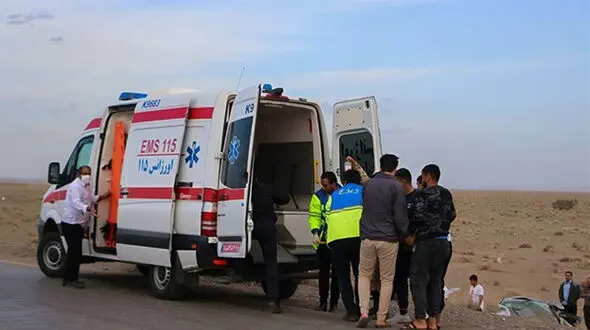 واژگونی اتوبوس در جاده آباده با ۱۶ مجروح و ۱ کشته