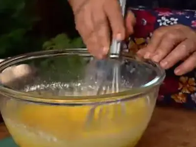 غذای سنتی آذربایجان؛ طرز تهیه مربا و کیک انجیری در دل طبیعت روستا / فیلم