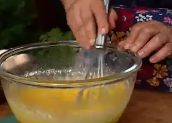 غذای سنتی آذربایجان؛ طرز تهیه مربا و کیک انجیری در دل طبیعت روستا / فیلم