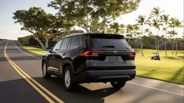 بررسی شاسی‌ بلند ژاپنی تویوتا هایلندر؛ لوکس و متفاوت در بازار ایران