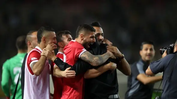 بازیکنان پرسپولیس پشت هاشمیان در آمدند!