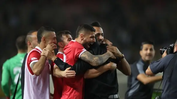 بازیکنان پرسپولیس پشت هاشمیان در آمدند!