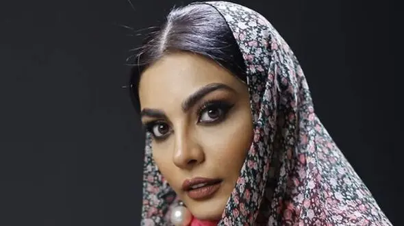 عکس / نگاهی به کُرسی نوستالژیک صحرا اسداللهی /  حس خوبِ روزهای برفی