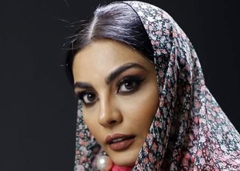 عکس / نگاهی به کُرسی نوستالژیک صحرا اسداللهی /  حس خوبِ روزهای برفی