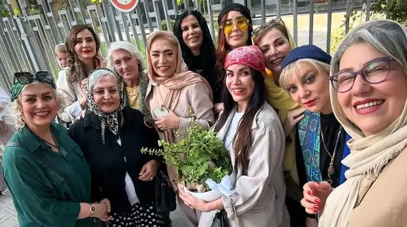 عکس / دورهمی صمیمی بازیگران زن سینما و تلویزیون / وقتی بازیگران جذاب پا به سن گذاشتند و ...