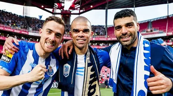 خداحافظی اینستاگرامی طارمی با په په / په په جواب  پادشاه ایرانی را داد