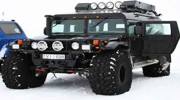 این خودرو به جنگ با برف می رود + فیلم 