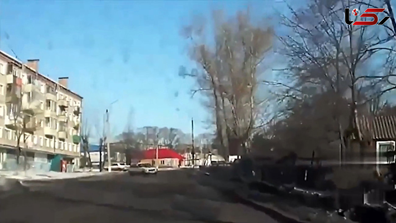  فیلم لحظه حادثه ای عجیب برای یک خودرو !