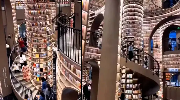 طراحی کتابفروشی حیرت‌انگیز در شهر چنگدو چین + فیلم 