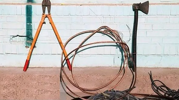 بازداشت 5 دزد کابل های برق در پارس آباد 