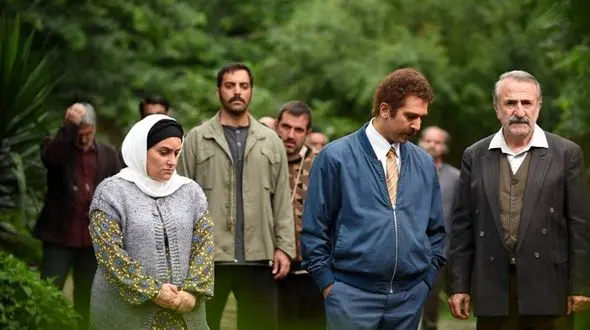 چیدمان مفصل و رنگارنگ میز شام دختران مهران رجبی برای پدرشان+عکس / تزئین زیبای چلو کباب مخصوص...