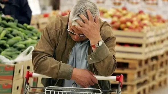 مردم با چه زبانی بگویند آقا نداریم بخریم، بخوریم و بپوشیم؟
