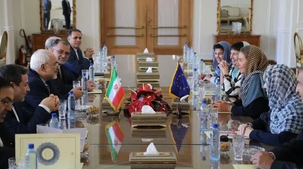 تیم زنانه موگرینی مقابل تیم مردانه ظریف مذاکره کردند
