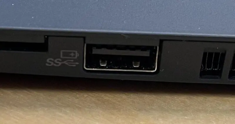 عکس علامت باتری کنار پورت USB لپ_ تاپ