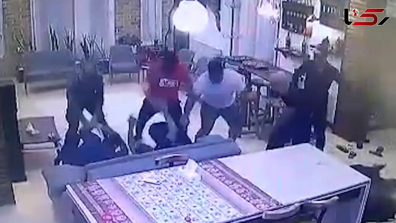 فیلم قمه کشی وحشتناک در آشتی کنان گنده لات ها / داخل یک خانه رخ داد