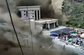 مشاهده کنید: تصاویر تکان دهنده از سیلاب ناگهانی در مرز نپال و تبت